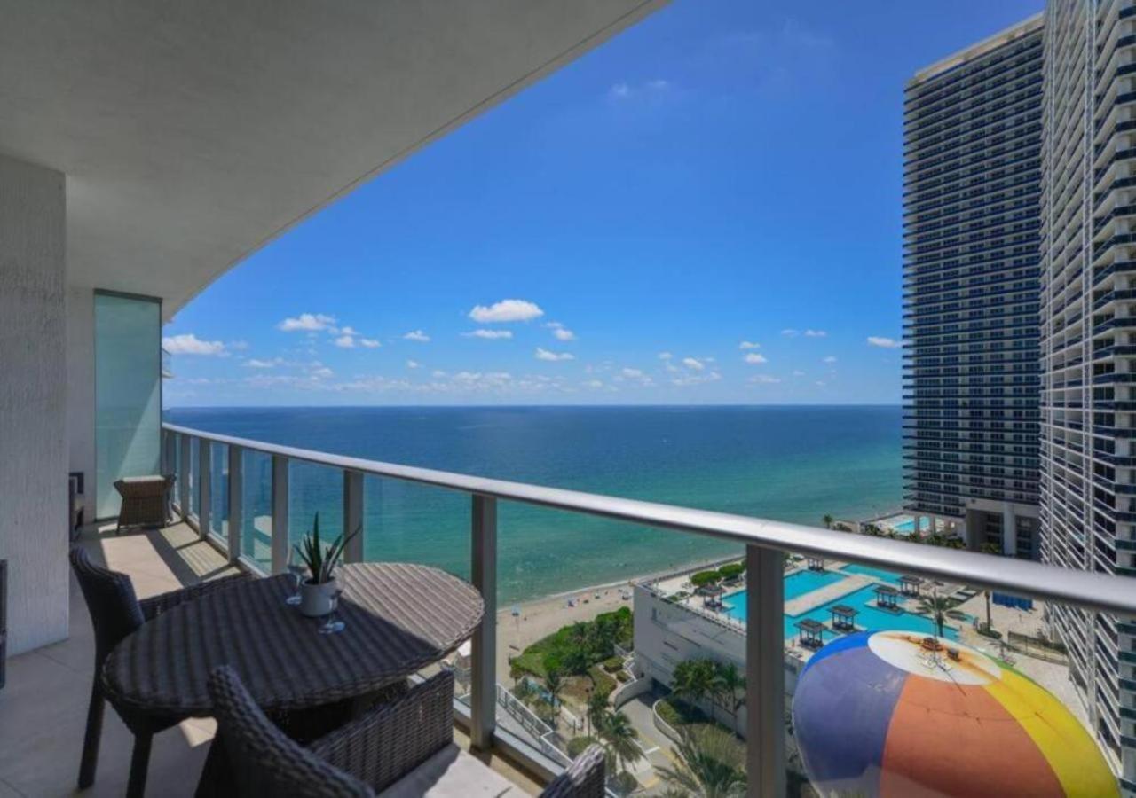 Beachfront Condo With Mesmerizing Views 할리우드 외부 사진