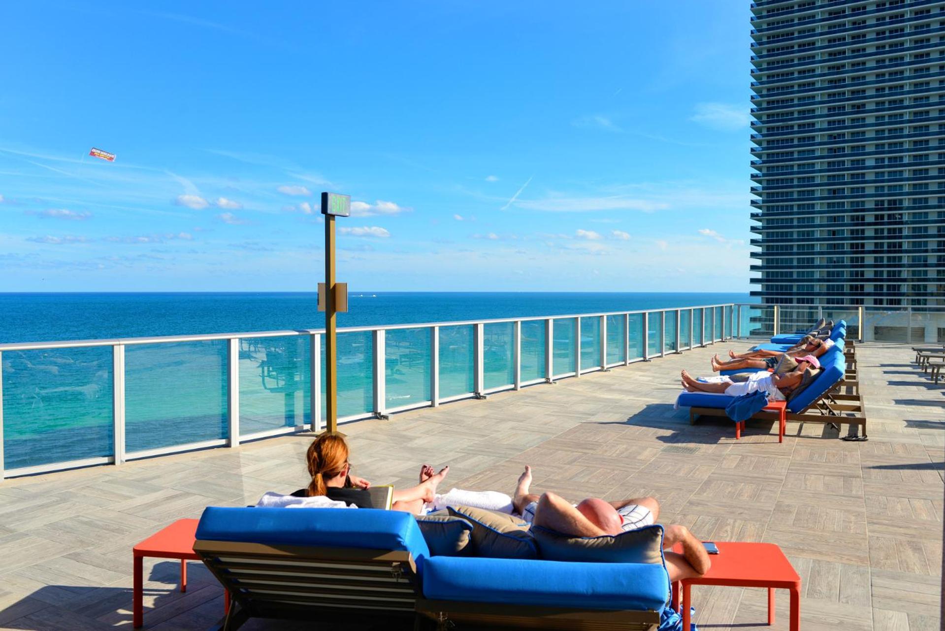 Beachfront Condo With Mesmerizing Views 할리우드 외부 사진