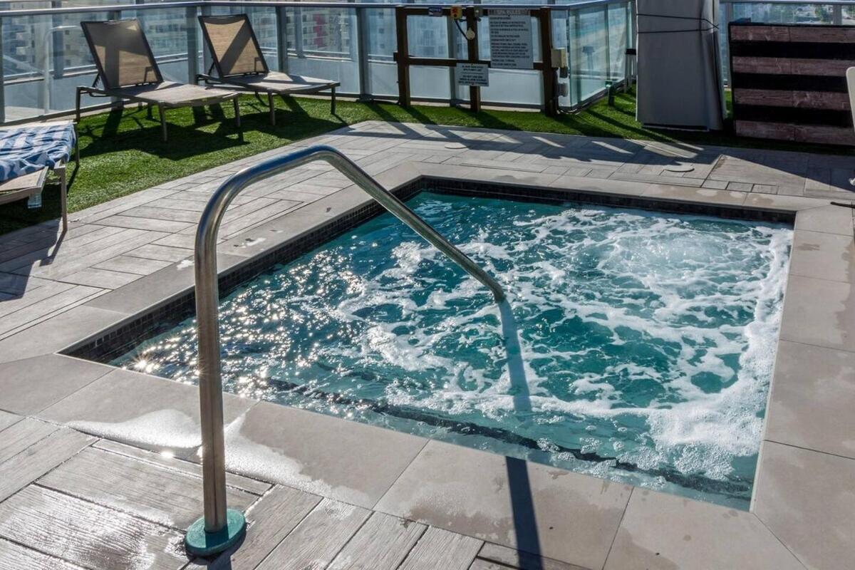 Beachfront Condo With Mesmerizing Views 할리우드 외부 사진