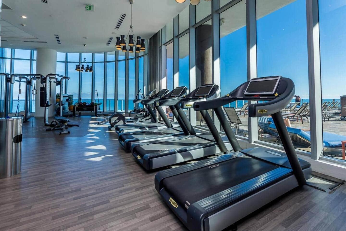 Beachfront Condo With Mesmerizing Views 할리우드 외부 사진
